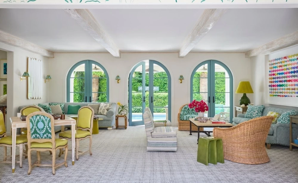 Mẫu thiết kế quán cà phê tươi sáng theo phong cách Địa Trung Hải