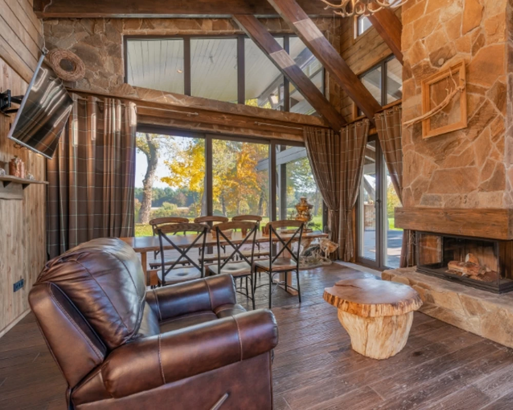 Nhà ở phong cách Rustic thường có cửa sổ lớn