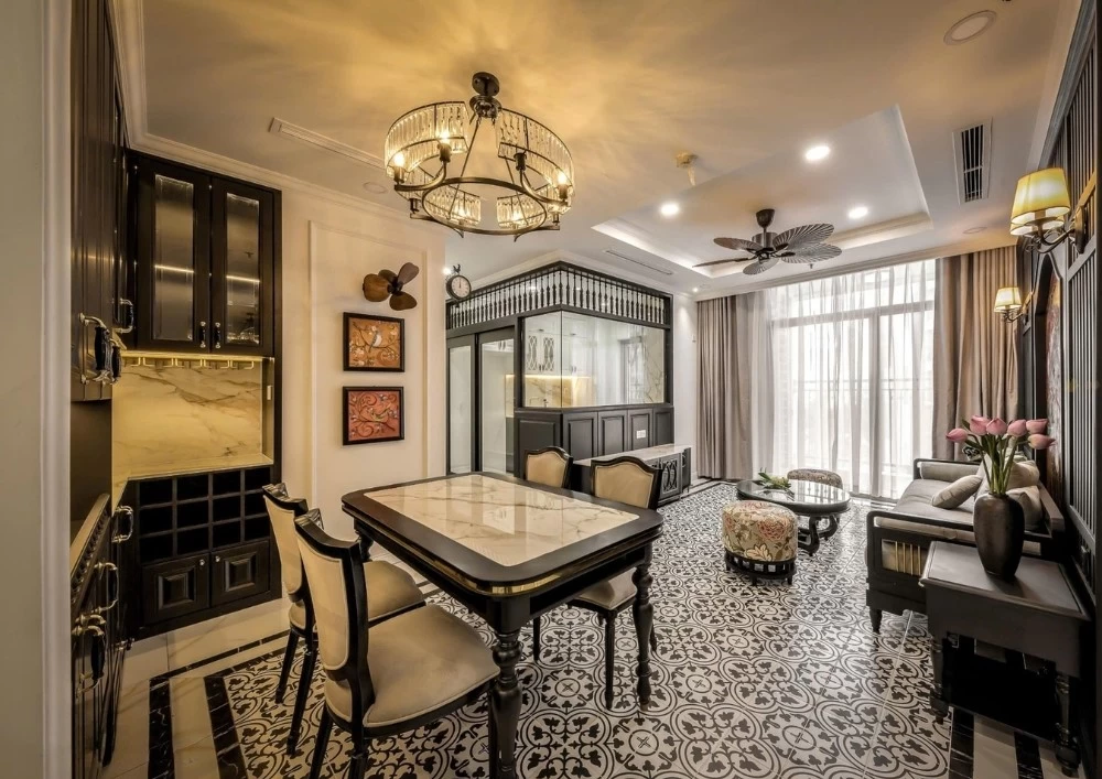 Căn hộ chung cư Indochine sử dụng loại đèn thả trần tỏa ánh sáng vàng dịu nhẹ