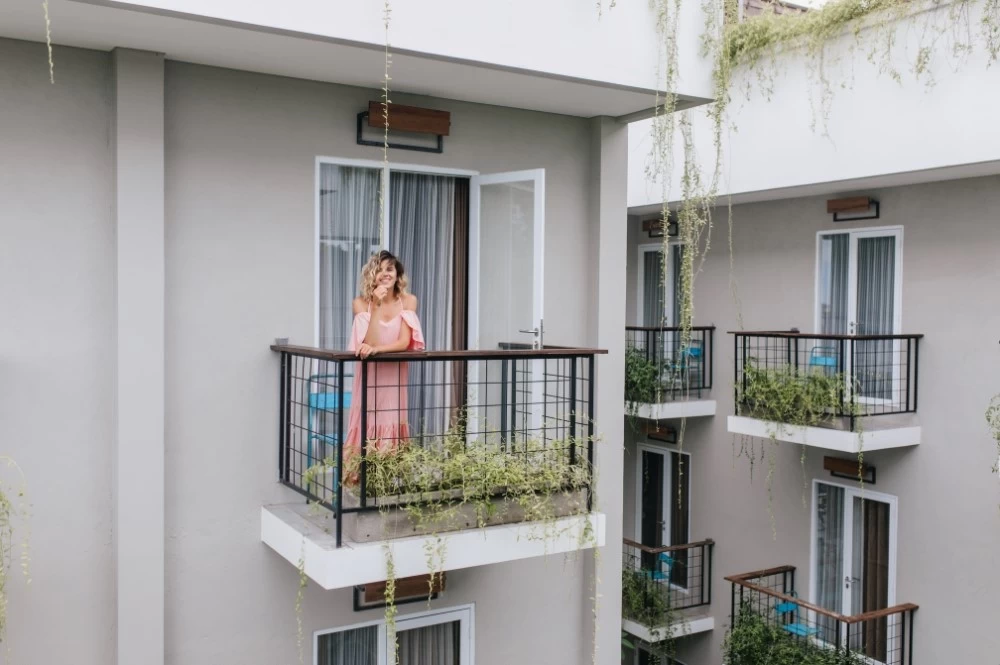 Ban công là phần kiến trúc được thiết kế nhô ra khỏi mặt bằng của công trình nhà ở