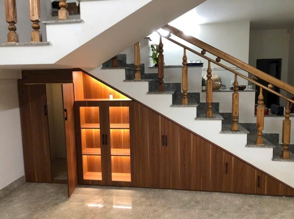 Mẫu tủ gầm cầu thang gỗ cao cấp