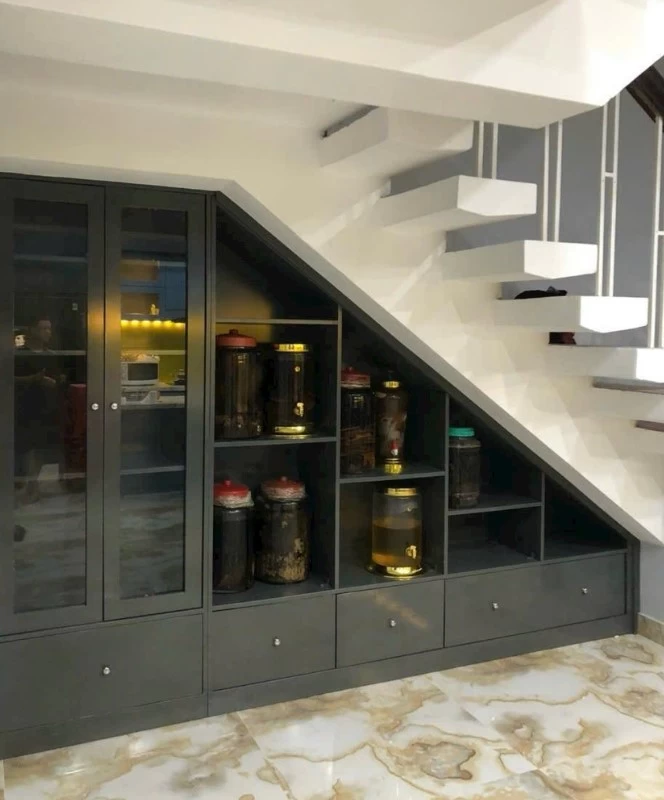 Mẫu tủ cầu thang dùng để đựng rượu