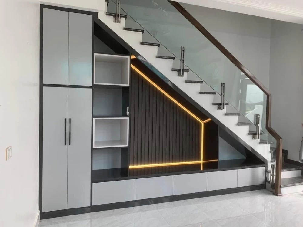 Mẫu tủ cầu thang nhựa có gắn đèn LED hiện đại