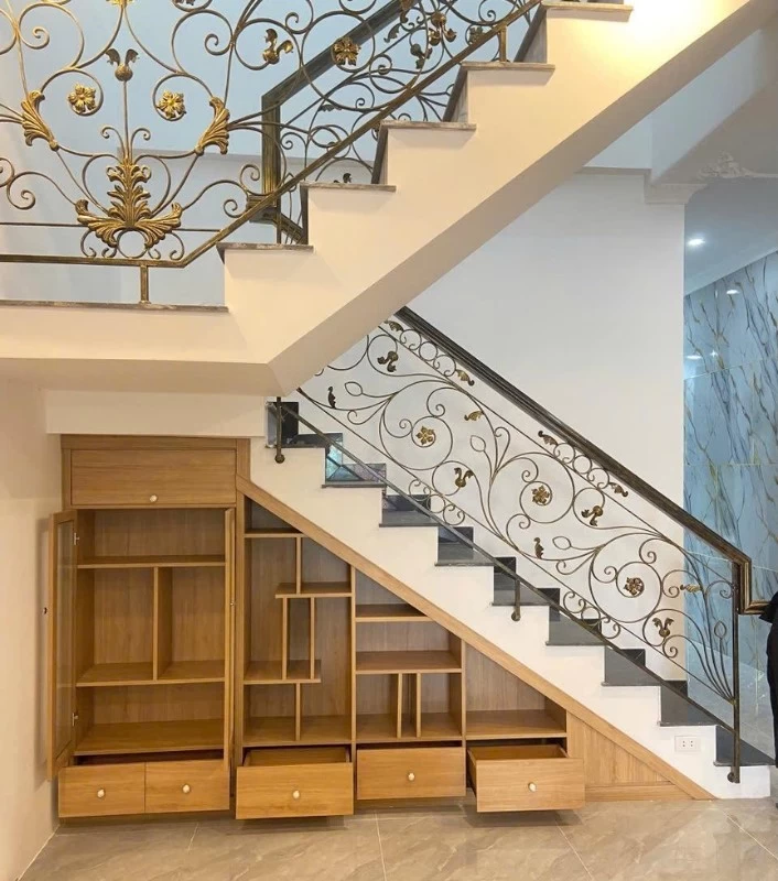 Mẫu tủ cầu thang làm bằng gỗ công nghiệp