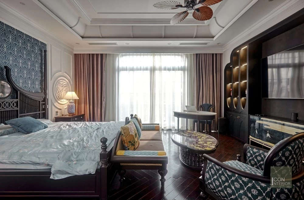 Không gian phòng ngủ nhà phố Indochine toát lên sự sang trọng, ấm cúng