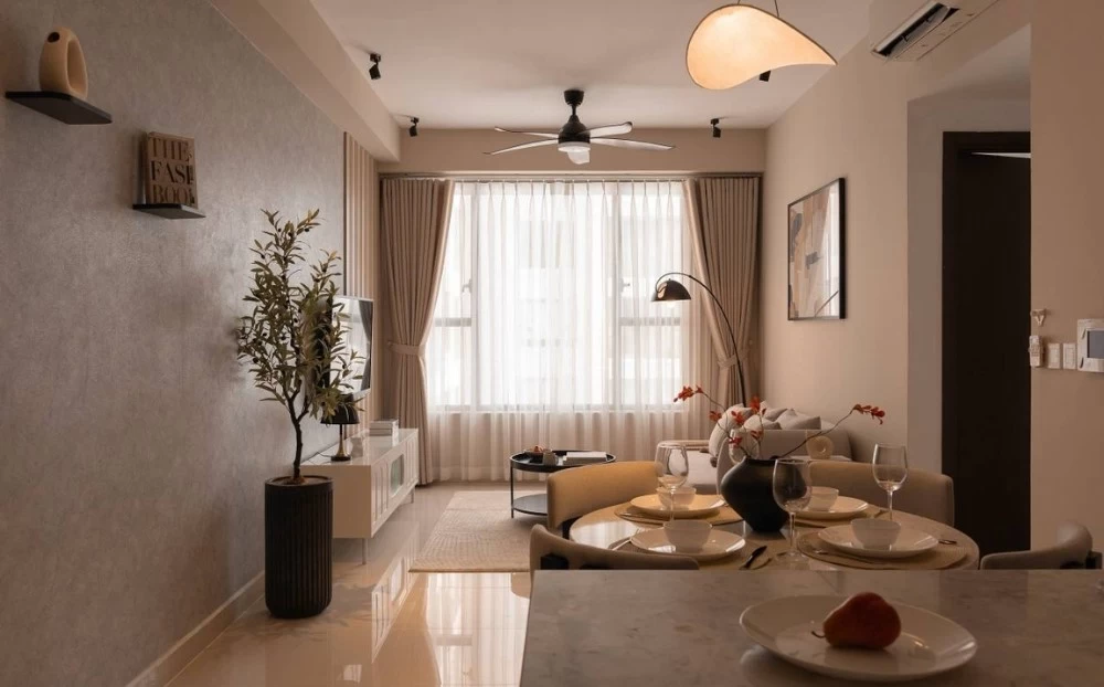 Khi thiết kế nội thất chung cư phong cách Scandinavian, người ta thường sử dụng rèm mỏng để ánh sáng mặt trời tốt hơn