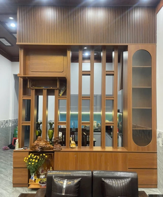 Mẫu vách ngăn phòng khách kết hợp tủ trưng bày