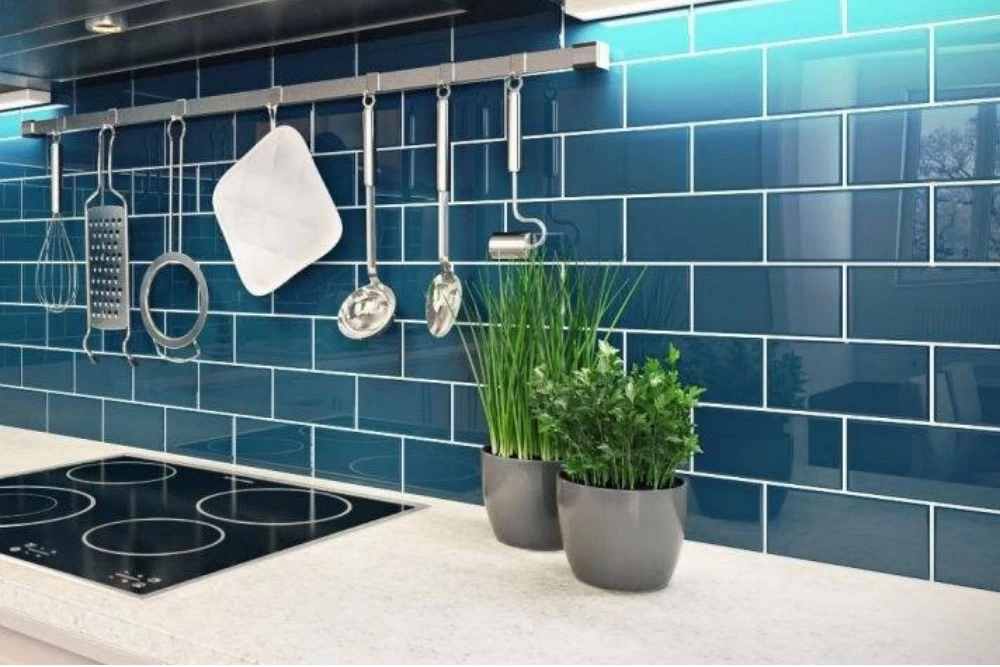 Mẫu backsplash gạch thẻ subway