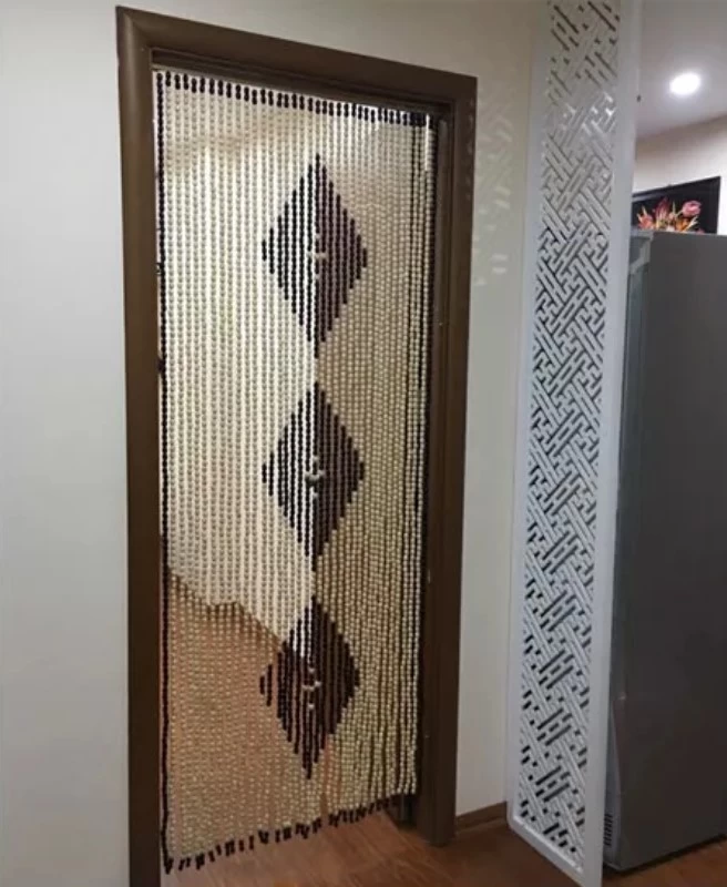 Cách hóa giải nhà có 2 cửa thông nhau bằng rèm cửa