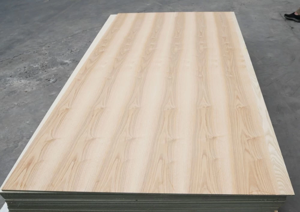 Bề mặt ván gỗ MDF phủ Veneer sồi hồng