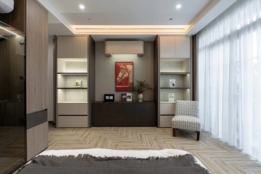 Hệ tủ để đồ đa năng cho phòng ngủ nhà phố 3 tầng