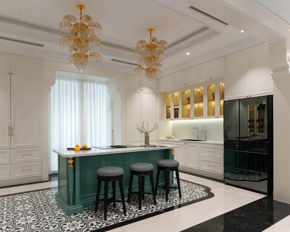 Phòng bếp phong cách Indochine sử dụng gam màu trắng kem làm chủ đạo