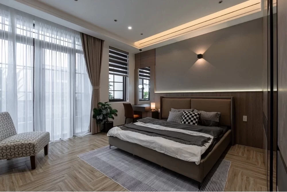 Mẫu thiết kế phòng ngủ nhà phố sử dụng gam màu sáng, tạo cảm giác thoải mái, dễ chịu